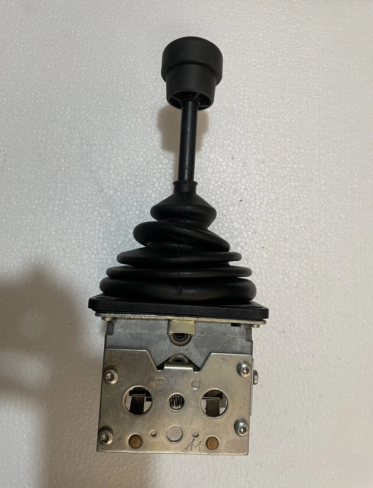 admin/uploads/uploads/w.gessmann 080 024120 deck crane joystick_4.webp